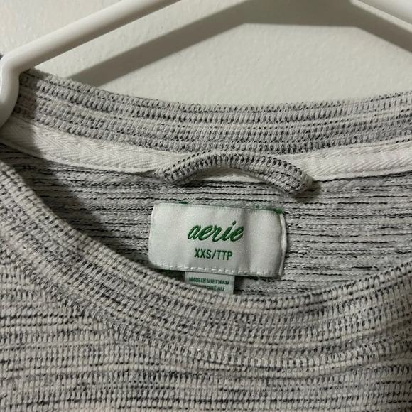 Aerie Grey & White Crewneck - Picture 4 of 4